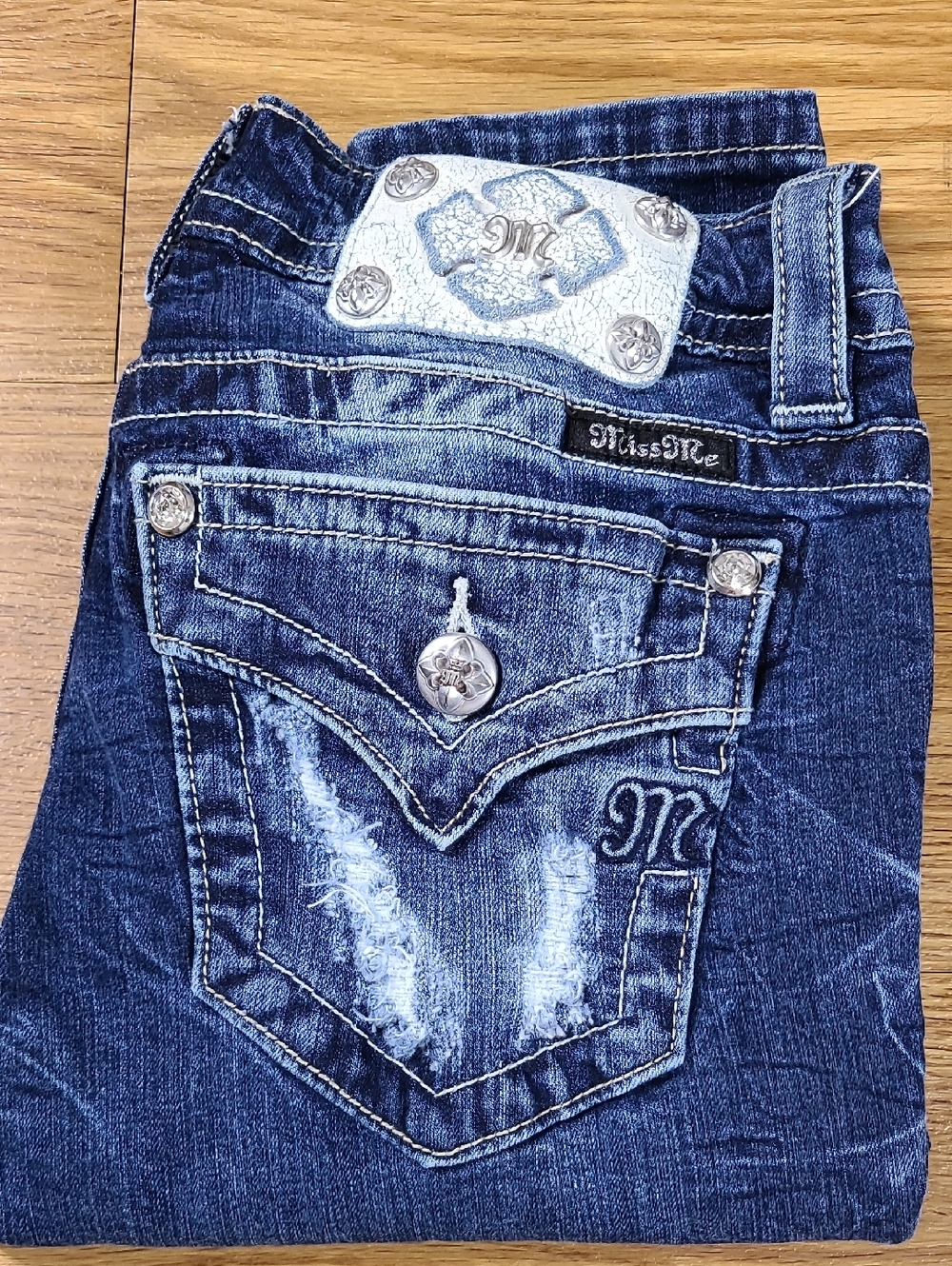 Miss Me Vintage 26x29 Women's Distressed Skinny Pre-shrunk Skinny Jeans
